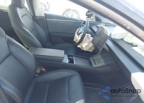 2025 Tesla Model 3 Long Range Rear-Wheel Drive/Standard z USA, uszkodzony, nr VIN 5YJ3E1EA2SF920187